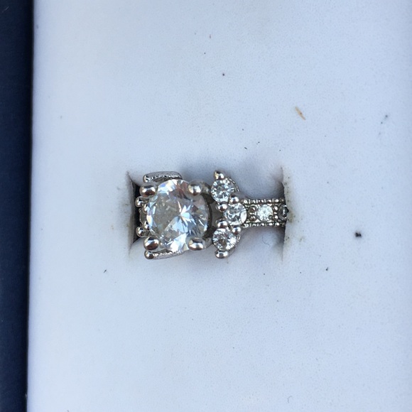 WOMENS RING - Picture 3 of 4